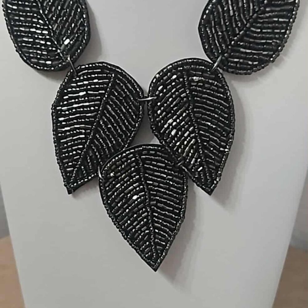 Large Leaf Pattern Seed Beaded Brown Tones Bib Ne… - image 2